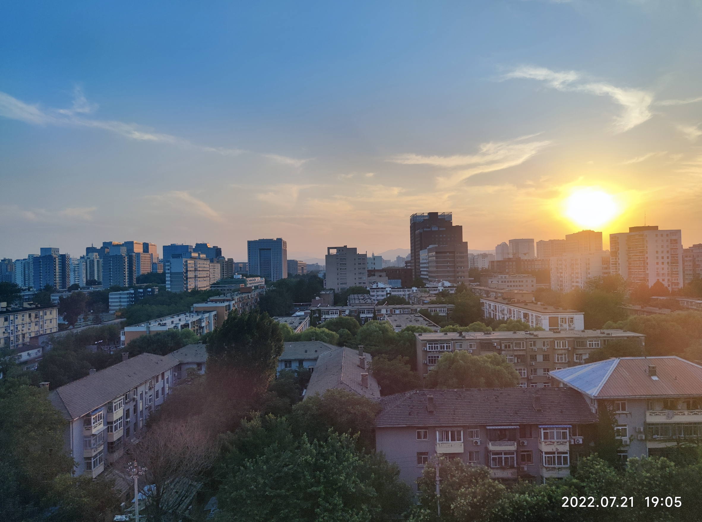 公司窗口的日落，2022-07-21